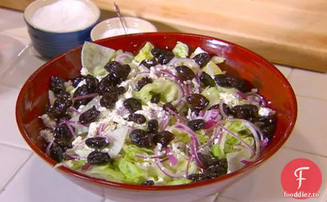 Salată de feta, măsline negre și Oregano (aka salată de salon de Pizza)