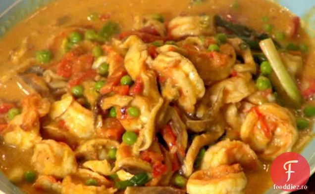 Curry de creveți Thailandezi cu salată tocată și cuscus de busuioc-Lime