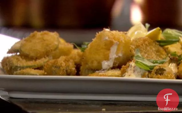 Mozzarella prăjită, dovlecei, busuioc și măsline verzi