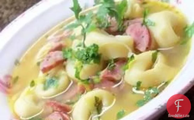 Ciuperci, praz, cârnați de pui și supă de Tortellini