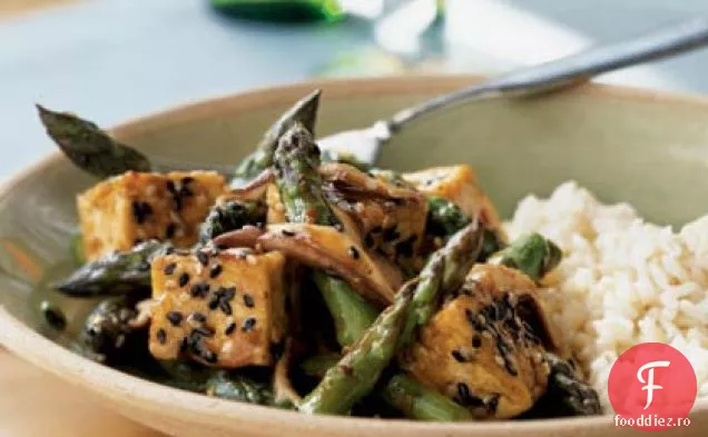 Tofu de susan se amestecă peste orez