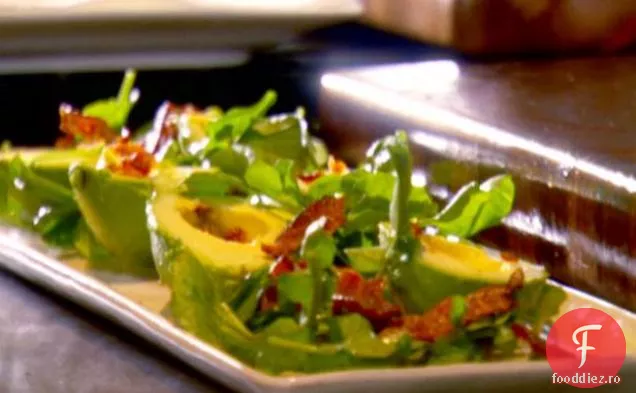 Salată de Avocado cu lămâie, slănină și năsturel