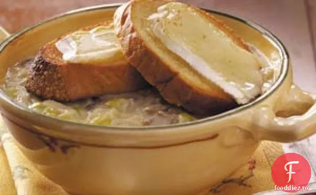 Supă de praz cu pâine prăjită Brie