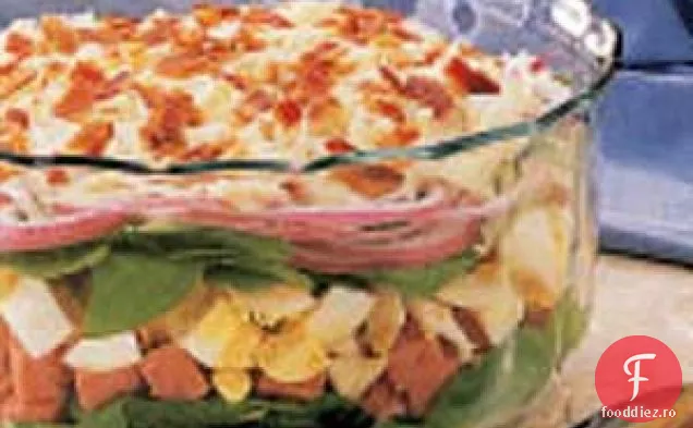 Salată de șuncă și spanac stratificată