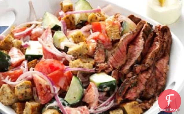 Salată De Friptură Și Pâine Frecată Cu Chili