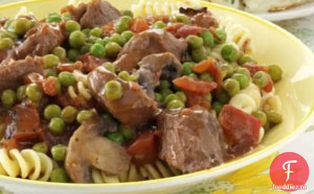 Tocană de vârf de vită peste Fusilli
