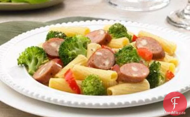 Johnsonville pui afumat cârnați italieni și Broccoli Rigatoni