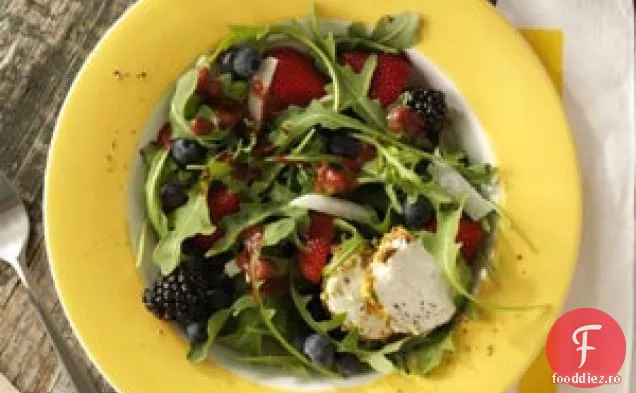 Salată de rucola cu sos de fructe de pădure