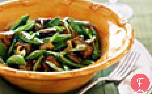 Tofu prăjit cu ciuperci, mazăre de zahăr și ceapă verde