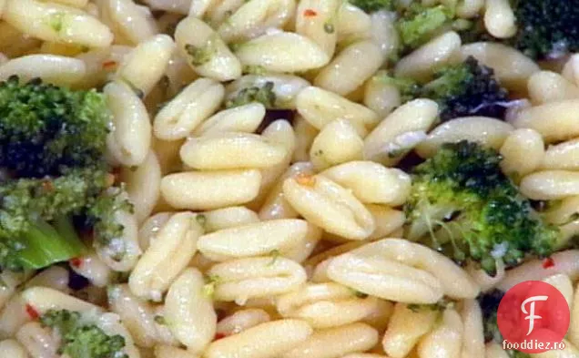 Cavatelli cu Broccoli Sotate și usturoi