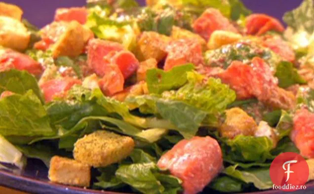 Salată de somon cu sos roșu Chile-Caesar