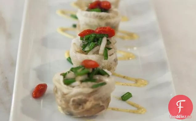 Chanterelle și găluște de arpagic înflorite