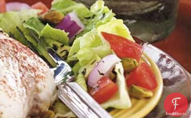 Salată De Plante Cu Fistic