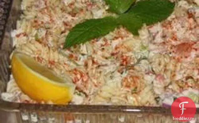 Salată de macaroane de creveți și Crab