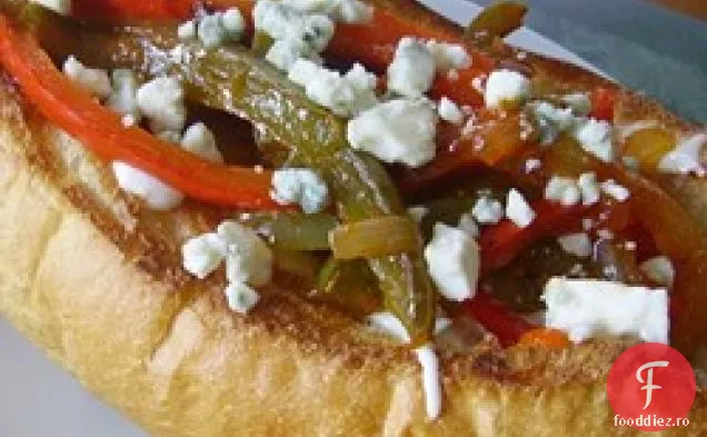 Sandviș cu cârnați de pui de bivol și piper