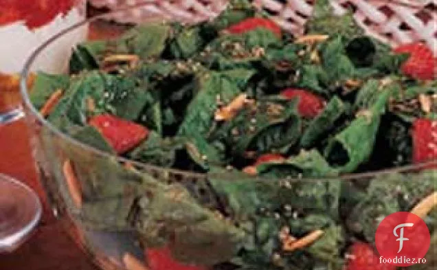Salată Specială De Spanac Cu Căpșuni