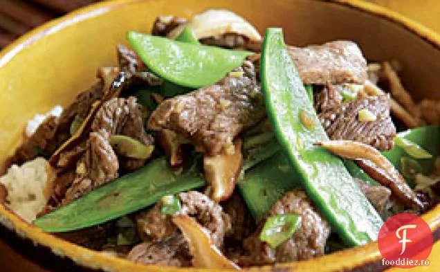 Carne de vită prăjită cu mazăre de zăpadă și Shiitakes