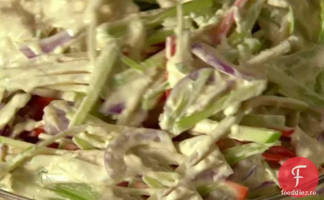 Broccoli Stem și morcov Slaw