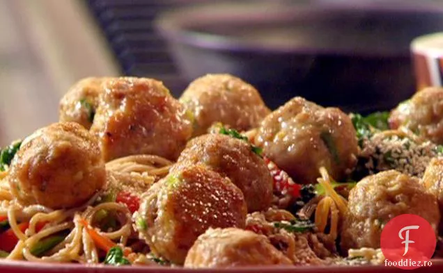 Spaghete chinezești și chifteluțe
