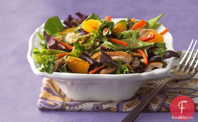 Salată Proaspătă De Pui Asiatic