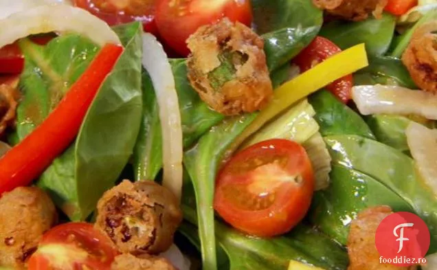 Salată de grădină cu crutoane de Okra prăjite