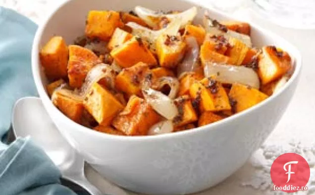 Salată de cartofi dulci prăjiți și ceapă