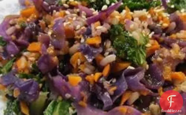 Salată De Kale De Pământ Întreg