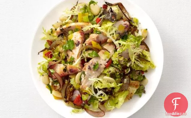 Salată caldă de pui și fasole de unt