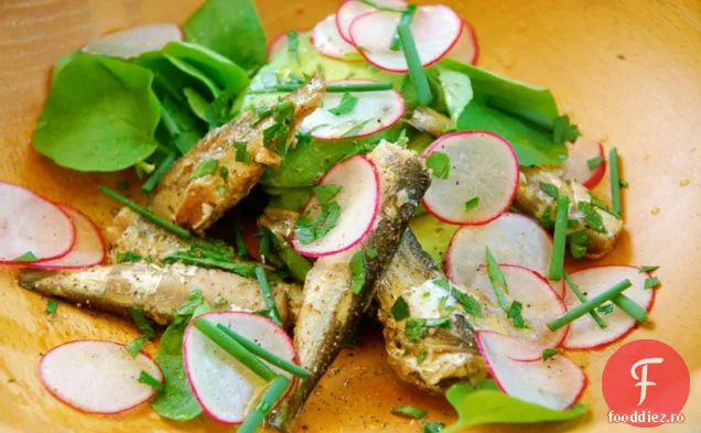 Salată De Sardine, Avocado Și Ridichi Cu Creson De Munte