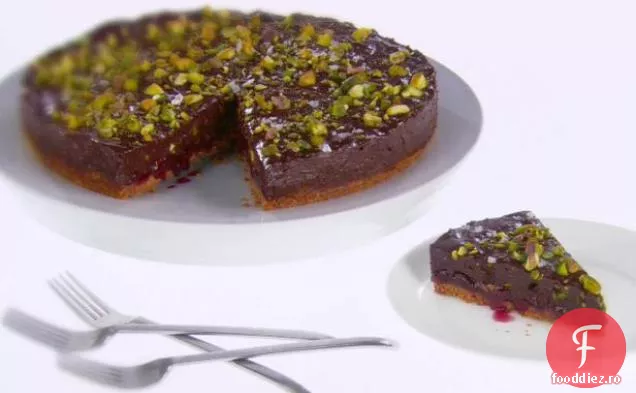 Tarta cu fistic, cirese si ciocolata