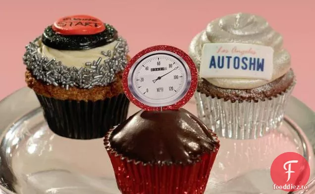 Cupcakes de ciocolată cu ganache și glazură de Marshmallow