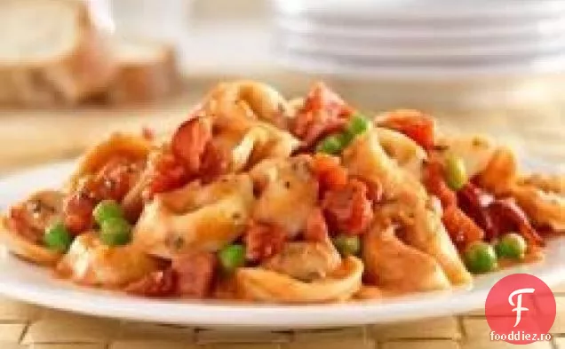 Vânează tortellini cu roșii și Bacon