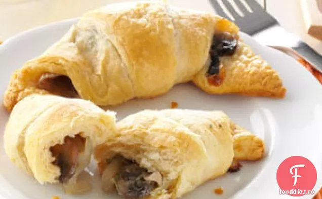 Crescenți De Ciuperci Și Ceapă