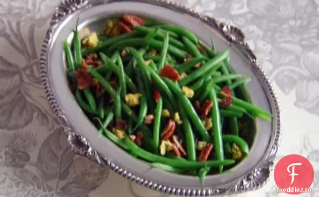 Verdeață de nuci cu slănină și brânză albastră