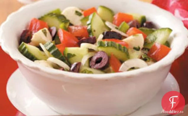 Salată De Mozzarella De Roșii-Castraveți