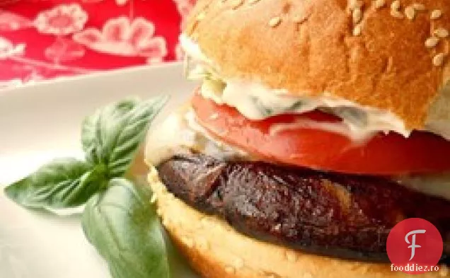 Portobello la grătar cu sandviș cu maioneză de busuioc