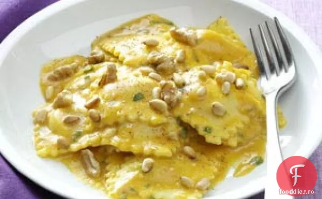 Ravioli de brânză cu sos Alfredo de dovleac