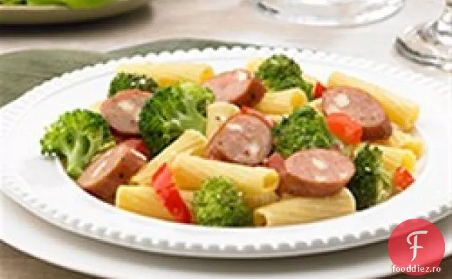 Johnsonville circulatorcarne italiană afumată de pui și Broccoli Rigatoni