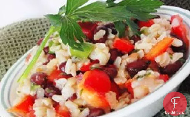 Salată de fasole neagră și orez