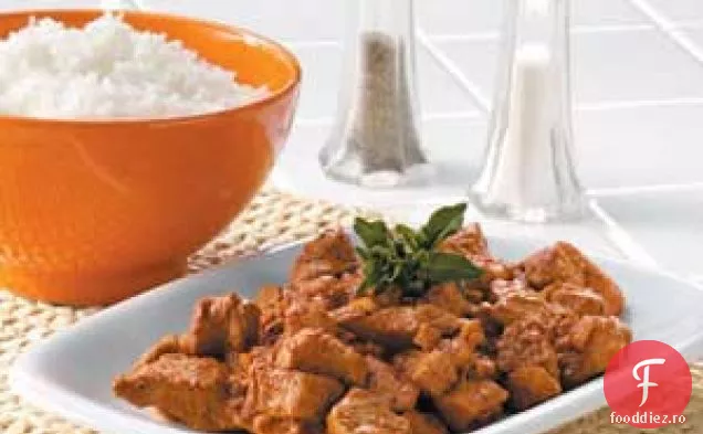 Carne de porc fiartă cu sos de Chili roșu