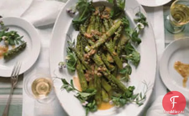 Sparanghel La Grătar Cu Vinetă De Șalotă Caramelizată