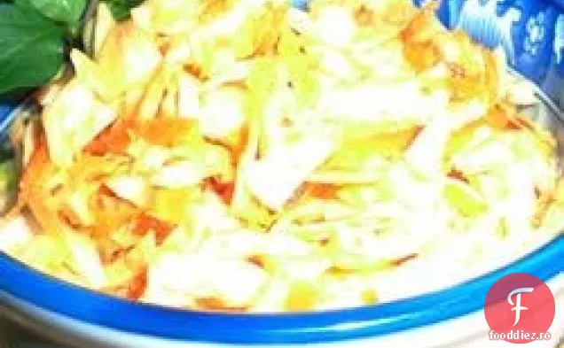 Salată de varză rapidă și ușoară în stil thailandez