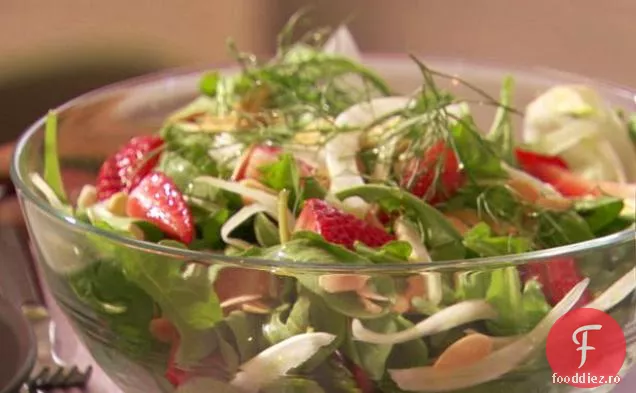Salată de fenicul, rucola și căpșuni