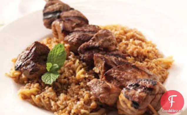 Kabobs de miel cu pilaf Bulgur