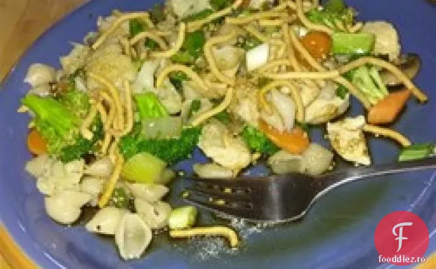Salată Asiatică De Paste De Pui