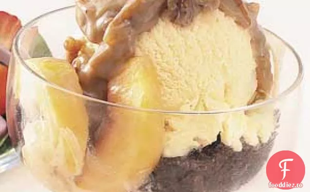 Praline-Peach Brownie Sundaes