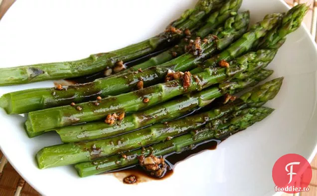 Sparanghel Cu Vinaigret Balsamic