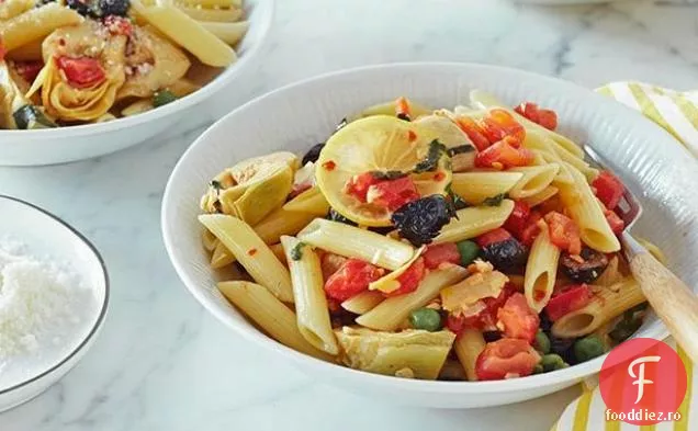 Penne cu anghinare, măsline negre și mazăre