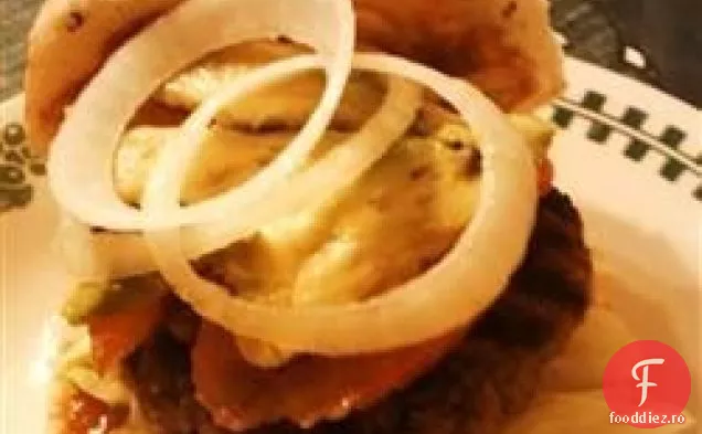 Burgeri cu roșii uscate la soare și brânză albastră