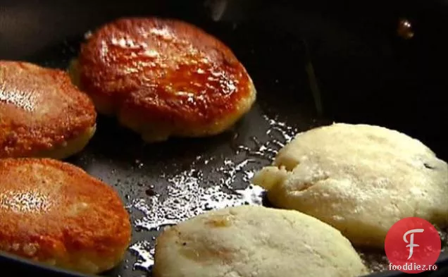 Prăjituri de cartofi cu Mozzarella și Pesto